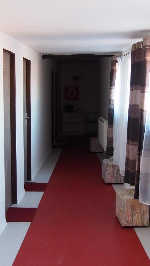 A Restaurace Na Jizdarne Maison d'hôtes *