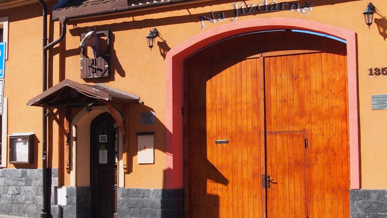 A Restaurace Na Jizdarne Гостьовий будинок