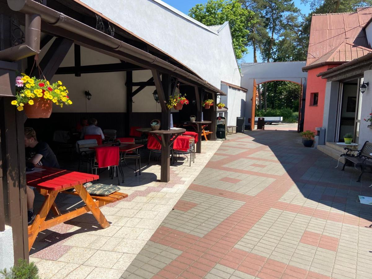 A Restaurace Na Jizdarne Maison d'hôtes *