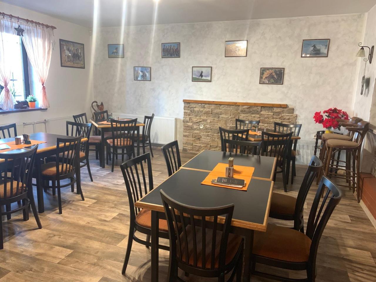 A Restaurace Na Jizdarne * Kroměříž